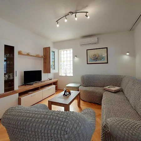 Neda Apartment Punat