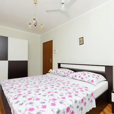 Neda Apartment