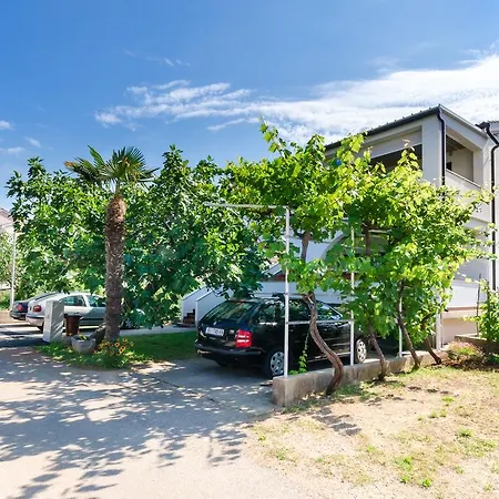 Neda Apartment Punat